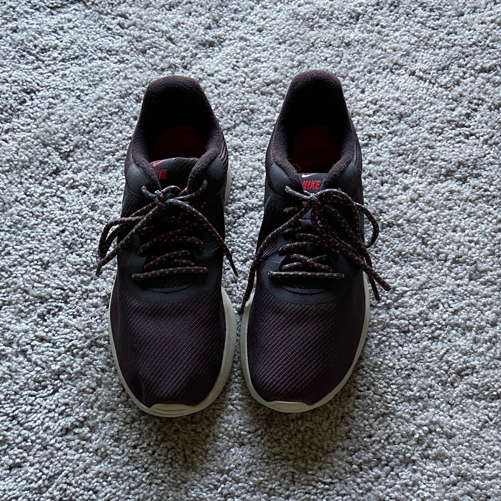Nike roshe sneakers